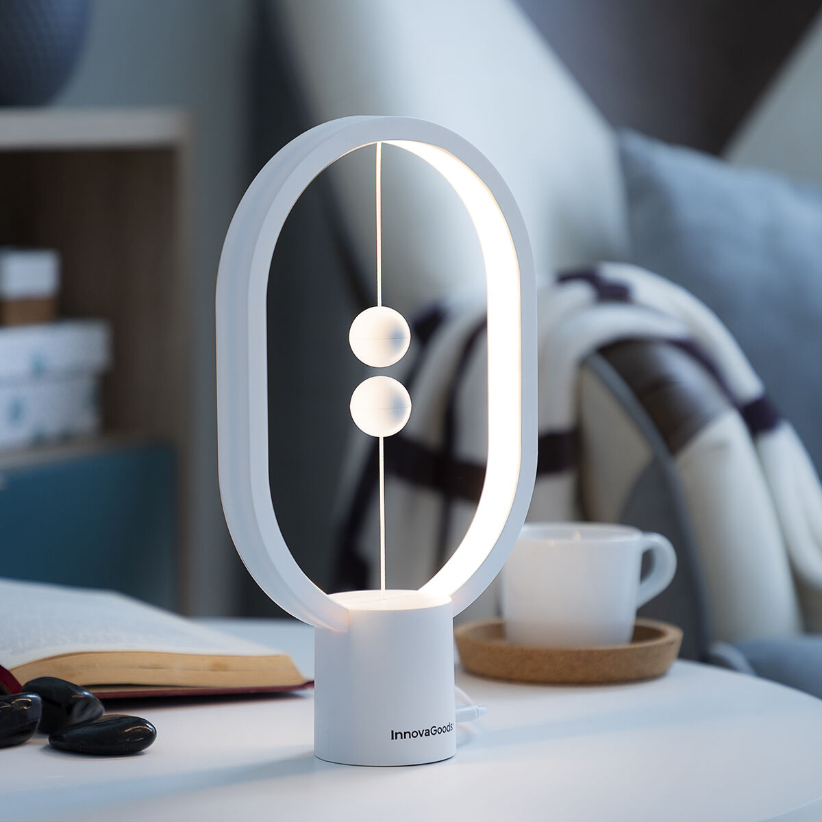 Magilum LED balance lamp with magnetic switch