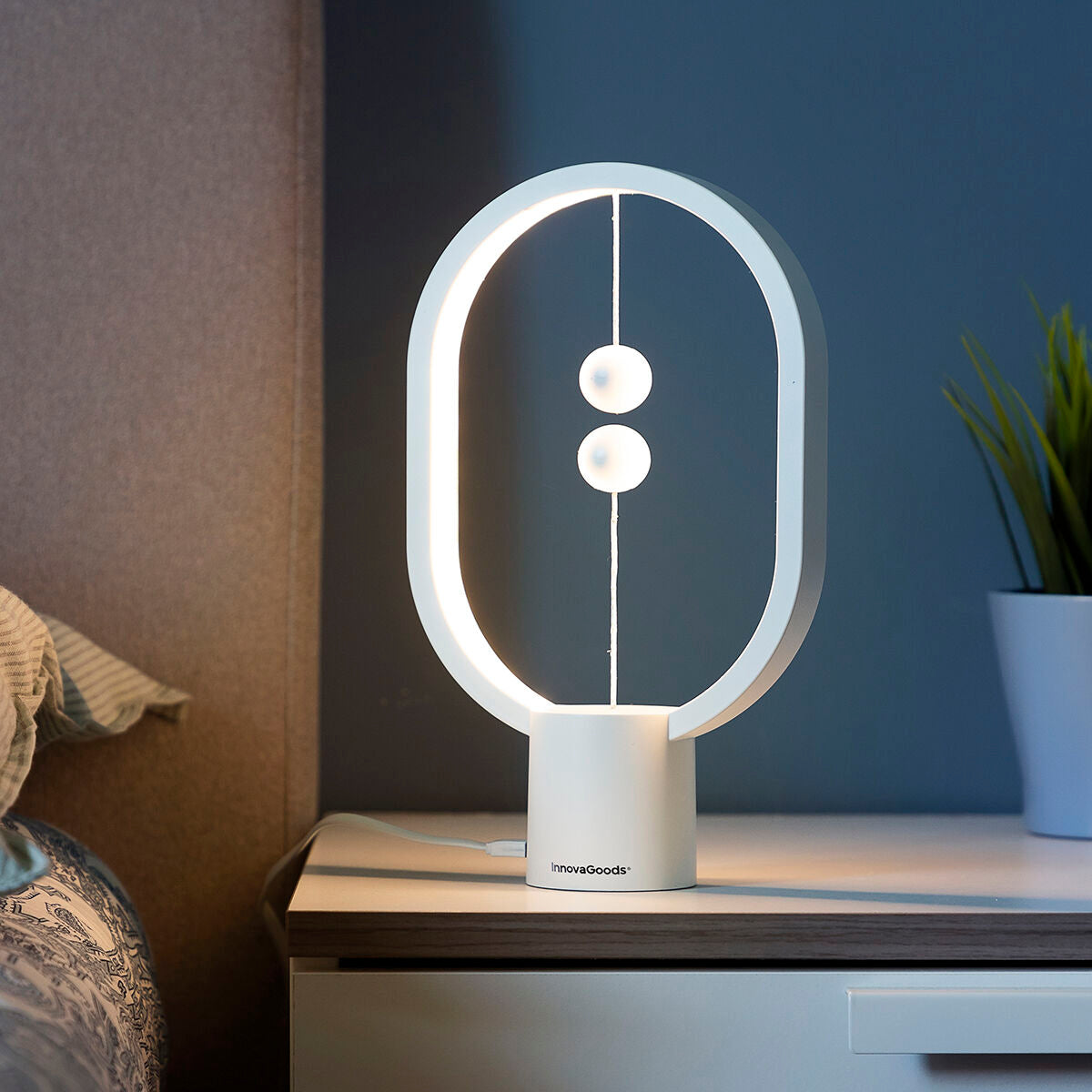 Magilum LED balance lamp with magnetic switch